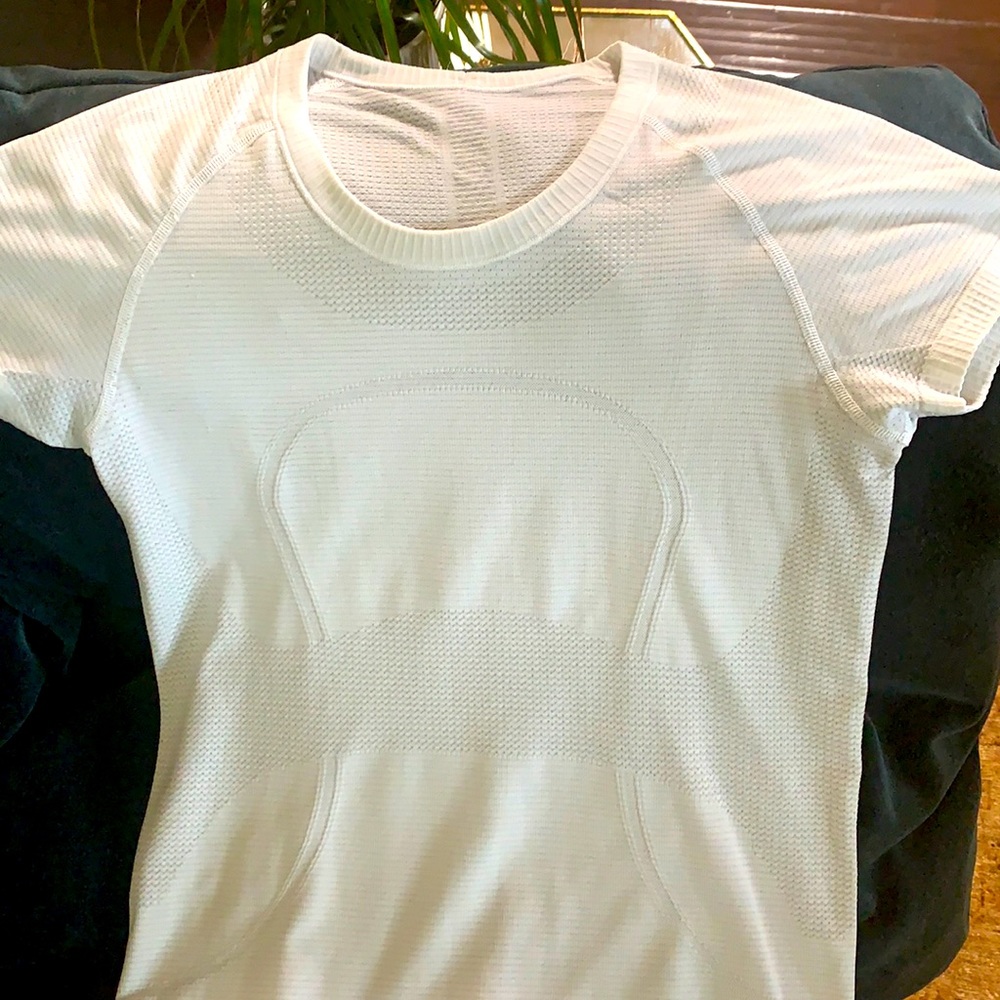 Lululemon swiftly top